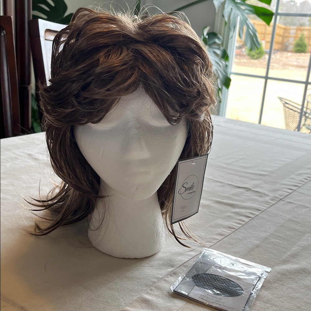 Smile Everyday Synthetic Hair Wig Light Brown Wig With Layers